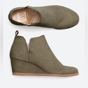 DV8 Breana Faux Suede Wedge Bootie - size 10